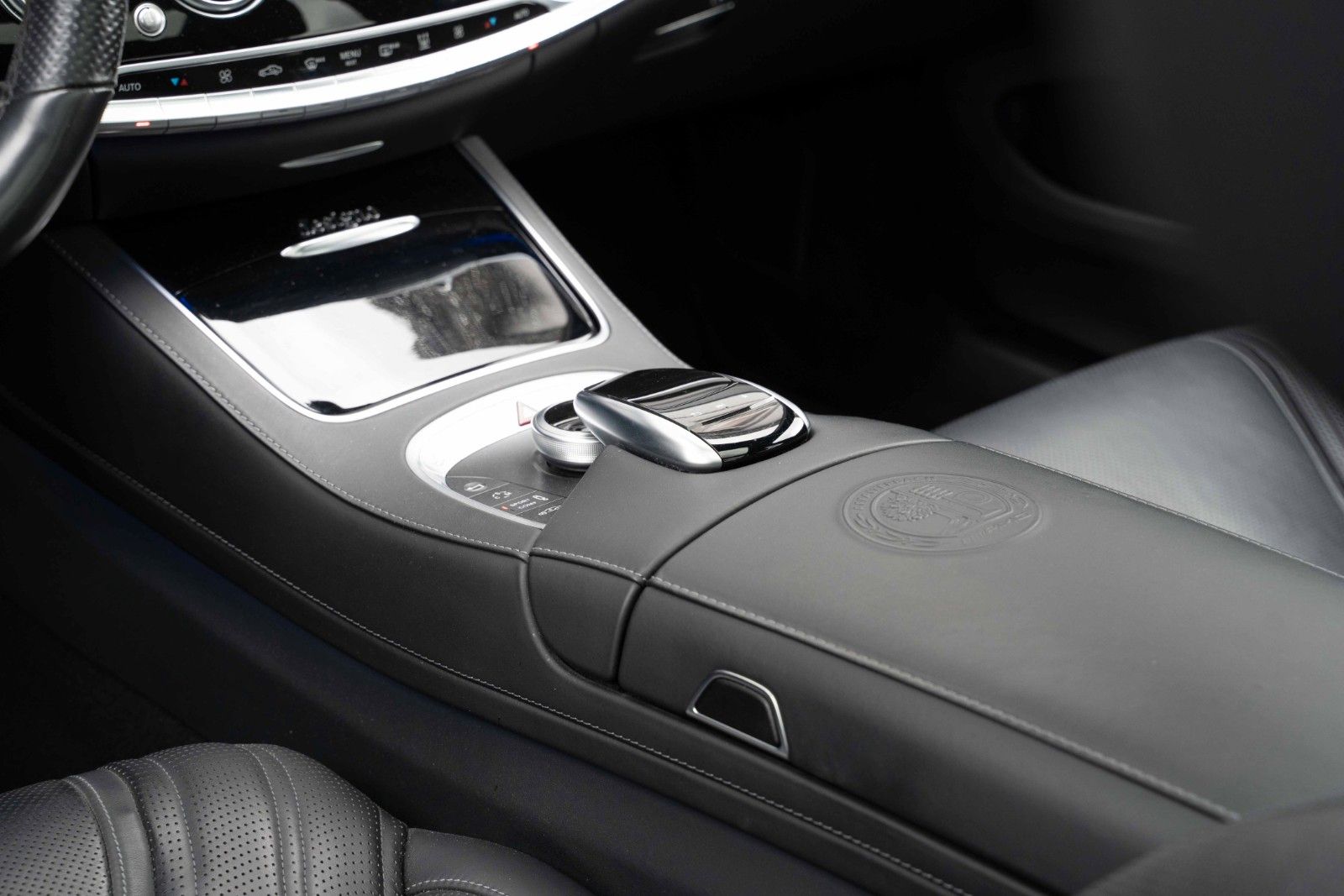 Fahrzeugabbildung Mercedes-Benz S 63 AMG L 4MATIC BURM PANO HUD LED DVD 360°