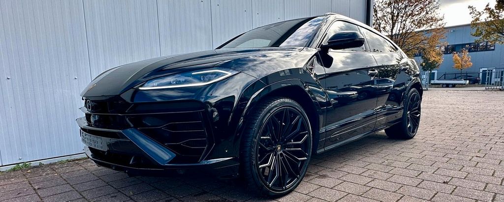 LAMBORGHINI Urus 2025