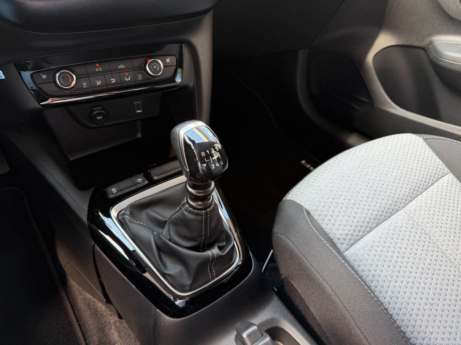 Fahrzeugabbildung Opel Corsa F Edition 1.2L 100PS/PDC/Sitzheizung!