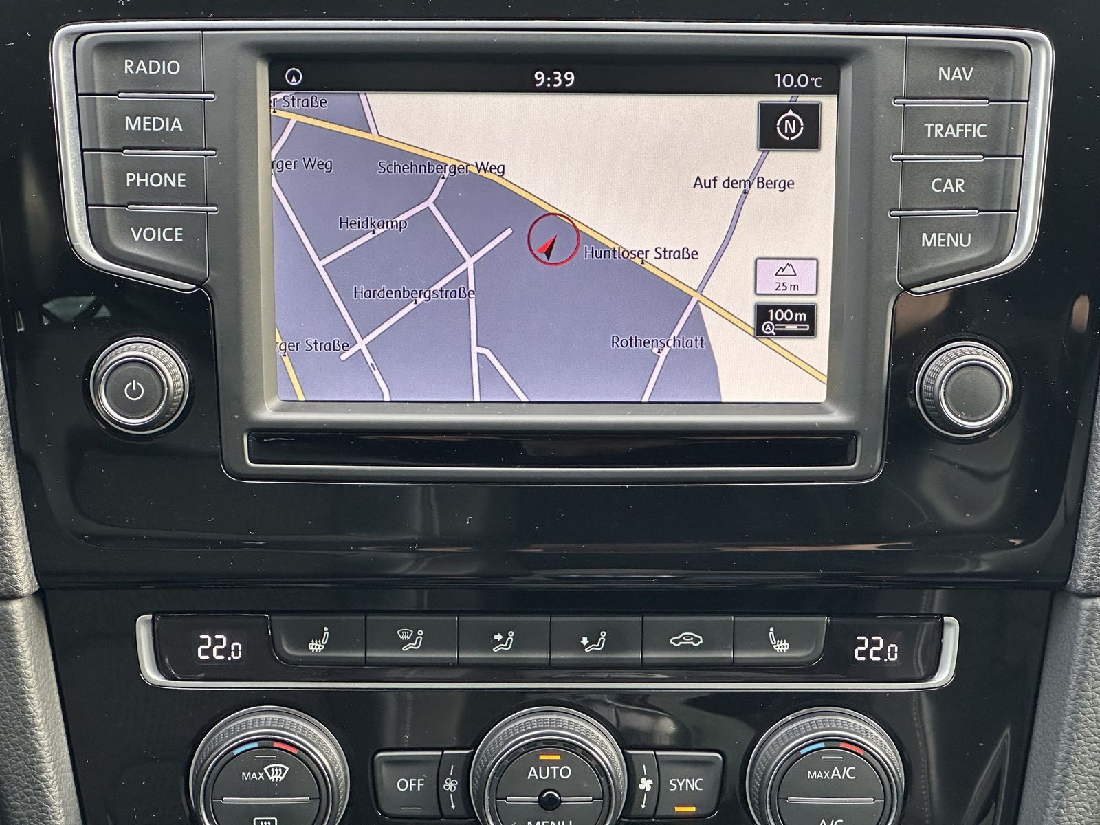 Fahrzeugabbildung Volkswagen Golf VII 2.0 TDI Highline NAV+XEN+LEDER+17ZO+2HD