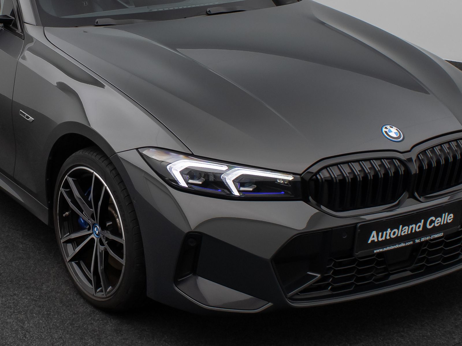 Fahrzeugabbildung BMW 330e xD M Sport Pro Panorama Kamera HUD DAB H/K