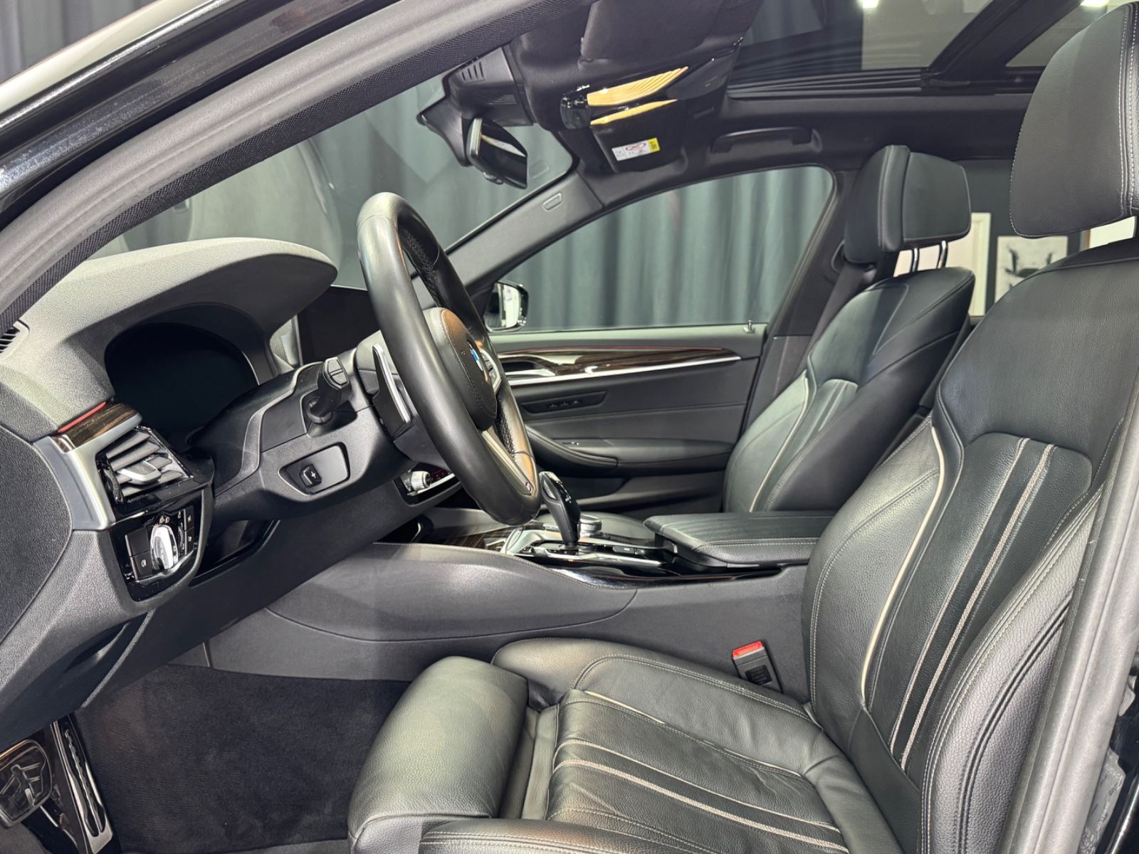 Fahrzeugabbildung BMW M550d xDrive Touring|PANO|NAVI|AHK|1.HAND