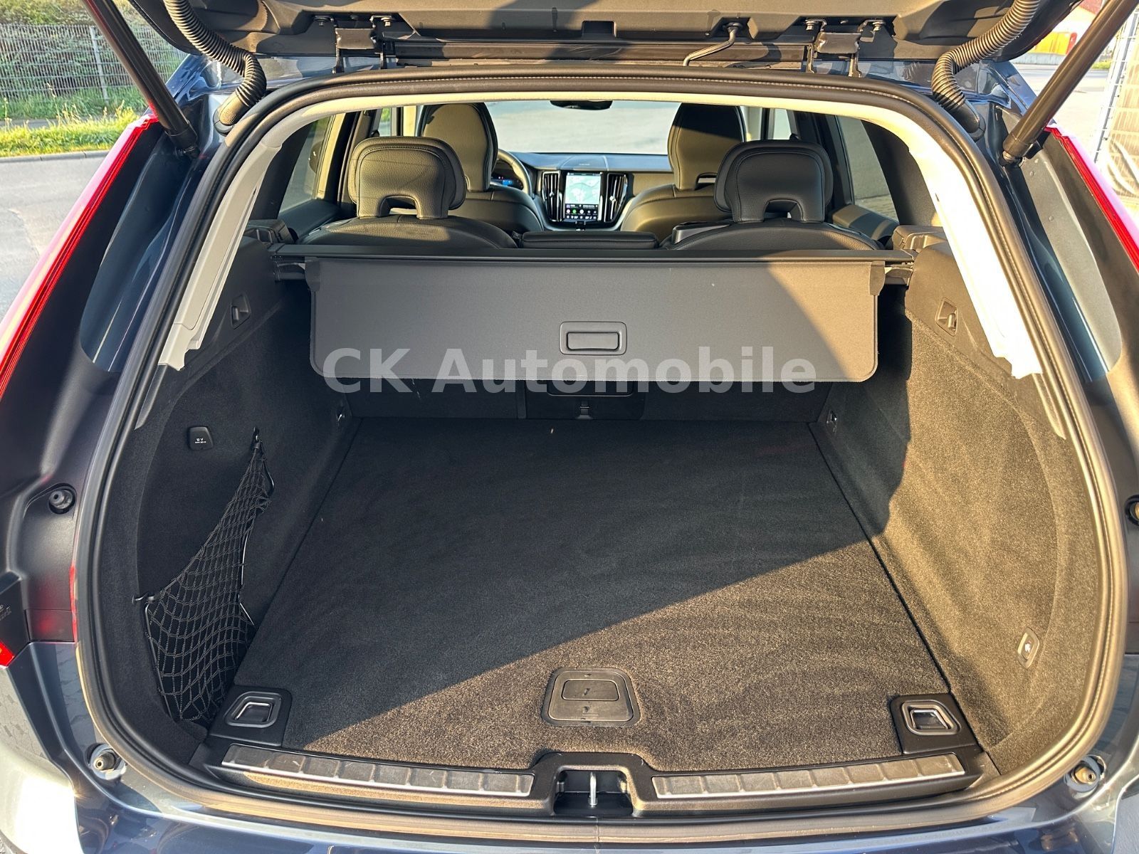Fahrzeugabbildung Volvo XC60 B4 Plus Dark AWD/BLIS/Navi/LED/Kamera/AHK