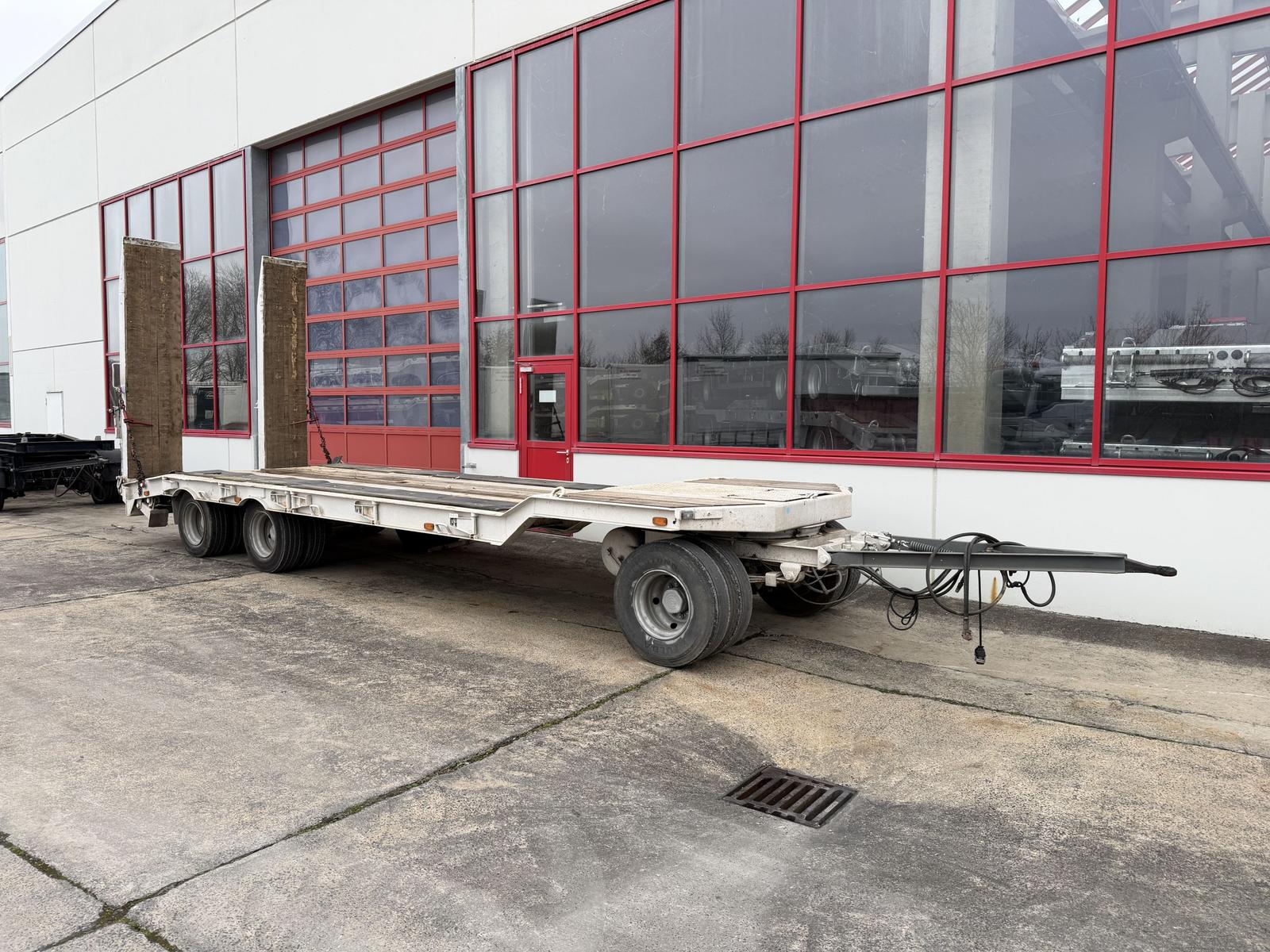 Müller-Mitteltal  3 Achs Tiefladeranhänger