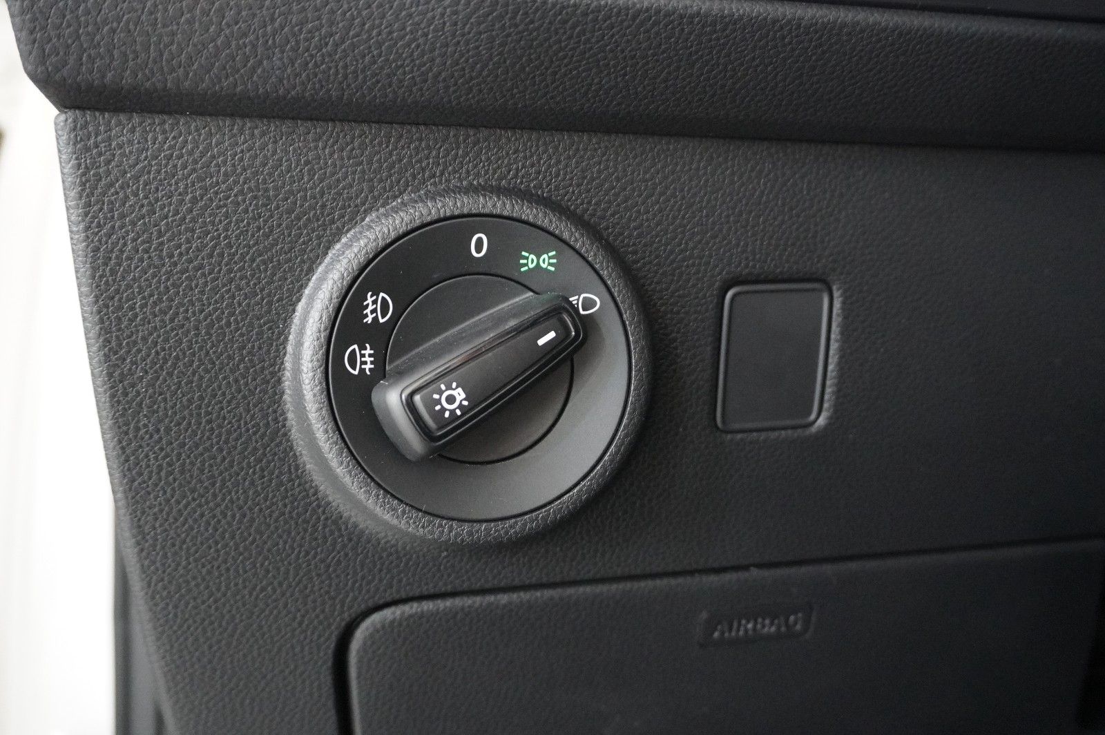 Fahrzeugabbildung SEAT Ateca 2.0 TDI STYLE NAVI/LED/SHZ/TEMP./PDC/DAB+