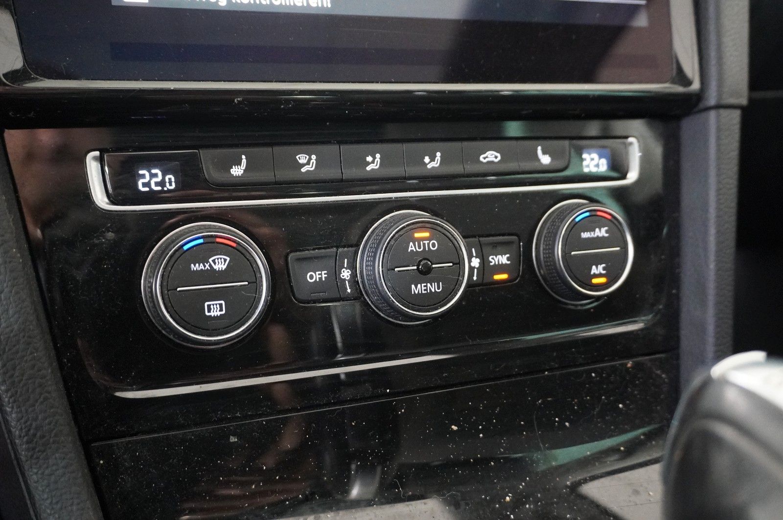 Fahrzeugabbildung Volkswagen Golf VII Vari. 1.5 TSI HIGHLINE DSG NAVI/LED/AHK