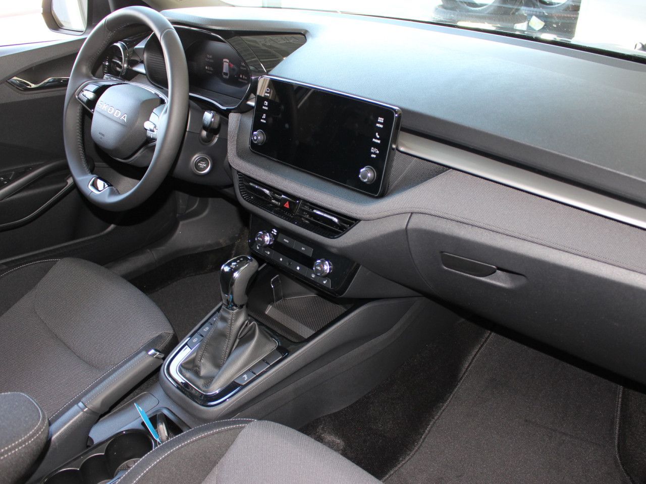 Fahrzeugabbildung SKODA Fabia 1.0 TSI Selection RFK/PDC/APP/beheizbare