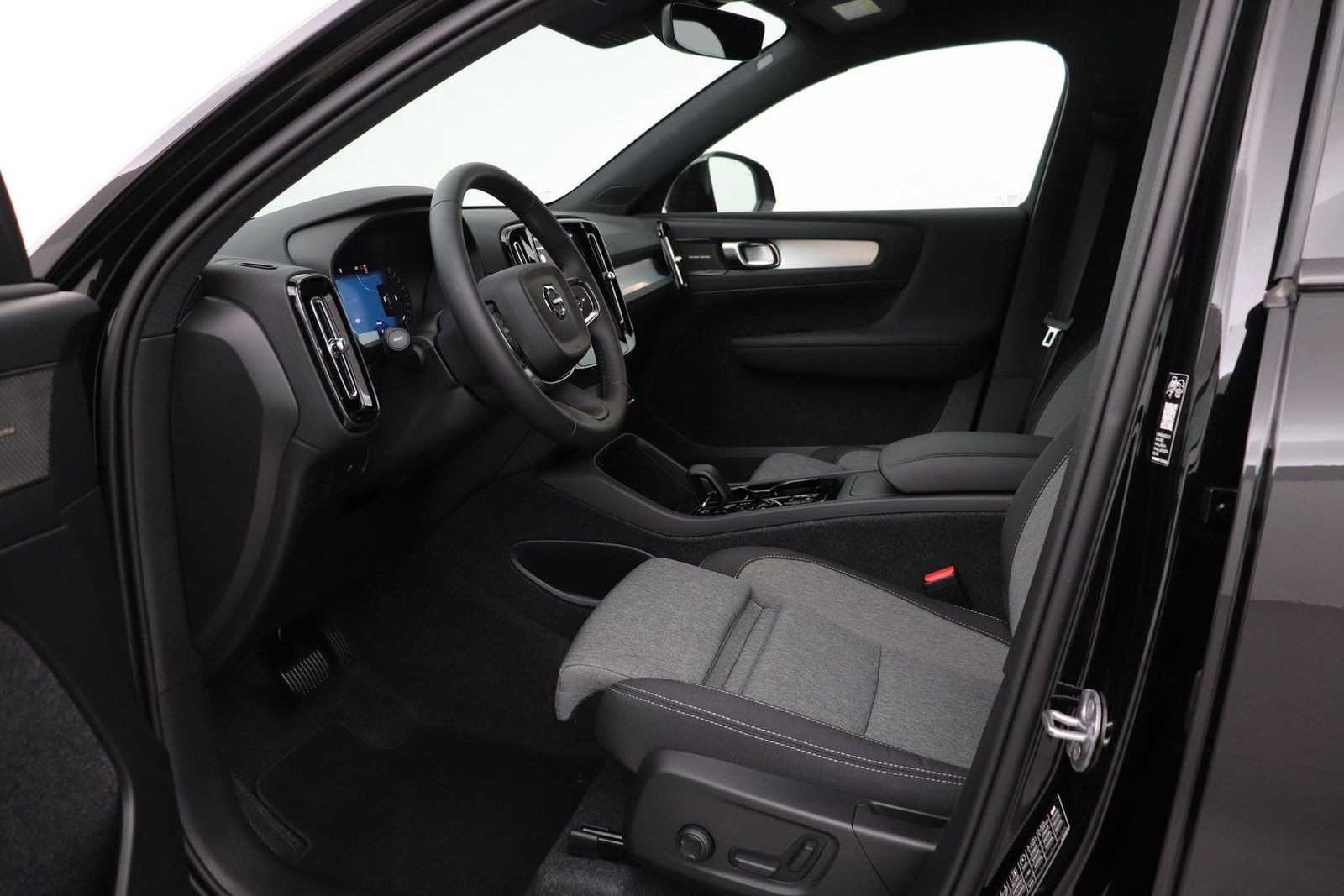 Volvo XC40 2.0 B3 Plus Black Edition | Harman/Kardon | imagem 3