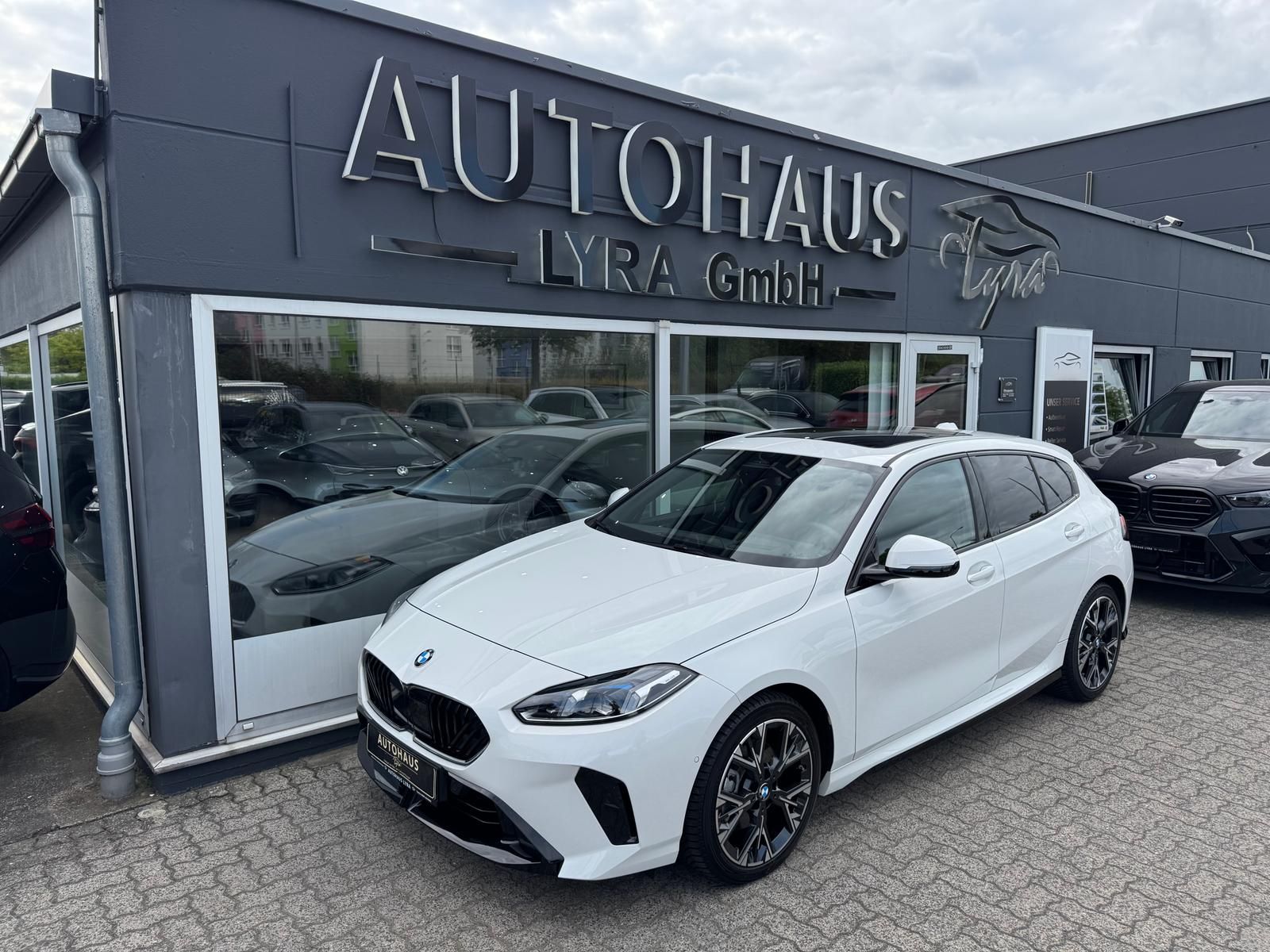 BMW 120i M Sport*LED*NAVI*PANO*360°KAMERA*SHZ*H&K* imagem 2