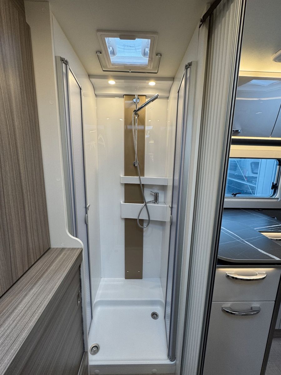 Fahrzeugabbildung Bürstner Lyseo Gallery 689 Harmony SIE SPAREN €40.220,-!