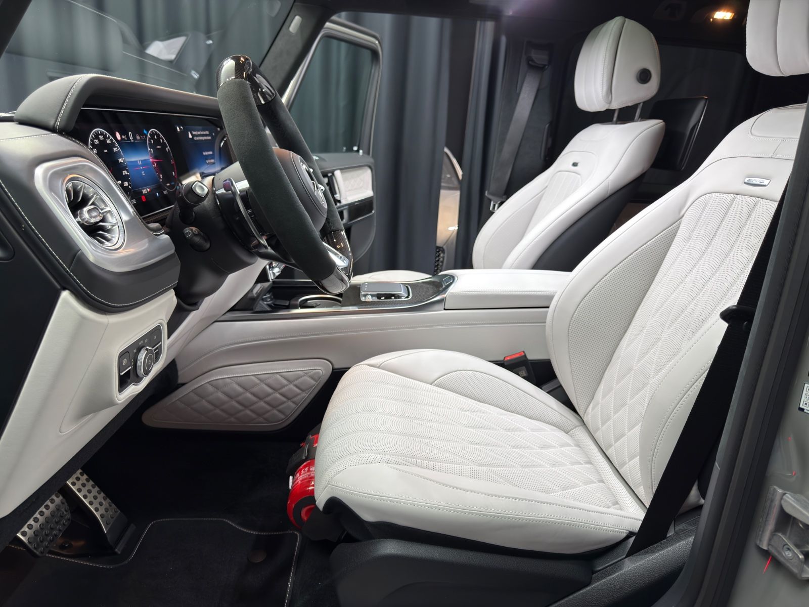 Fahrzeugabbildung Mercedes-Benz G 63 AMG|MY26|A22|PERFORMANCE|TV|VOLL|CARBON|