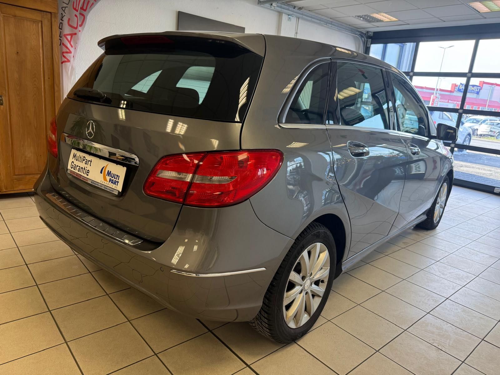 Fahrzeugabbildung Mercedes-Benz MB  B 180 / NAVI/AUTOMATIK