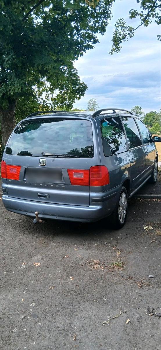Seat Alhambra 2008 — rear view