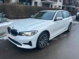 BMW 318d Touring Aut. Pano - LED - LIVE CO... - BMW 318 Gebrauchtwagen in Augsburg