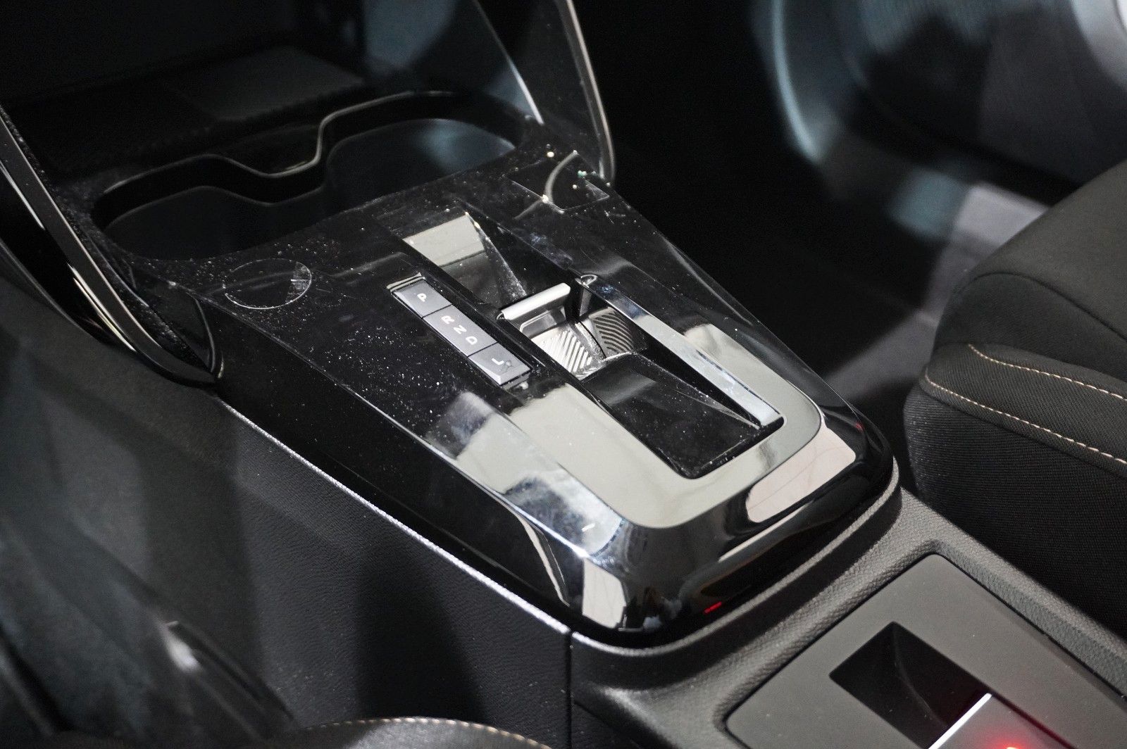 Fahrzeugabbildung Citroën C3 Aircross 1.2 HYBRID PLUS DSC NAVI/LED/KAMERA