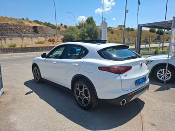 Alfa-Romeo Stelvio - 2