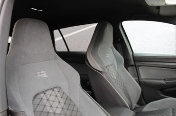 Fahrzeugabbildung Volkswagen Golf VIII 2.0 TDI Variant R-Line