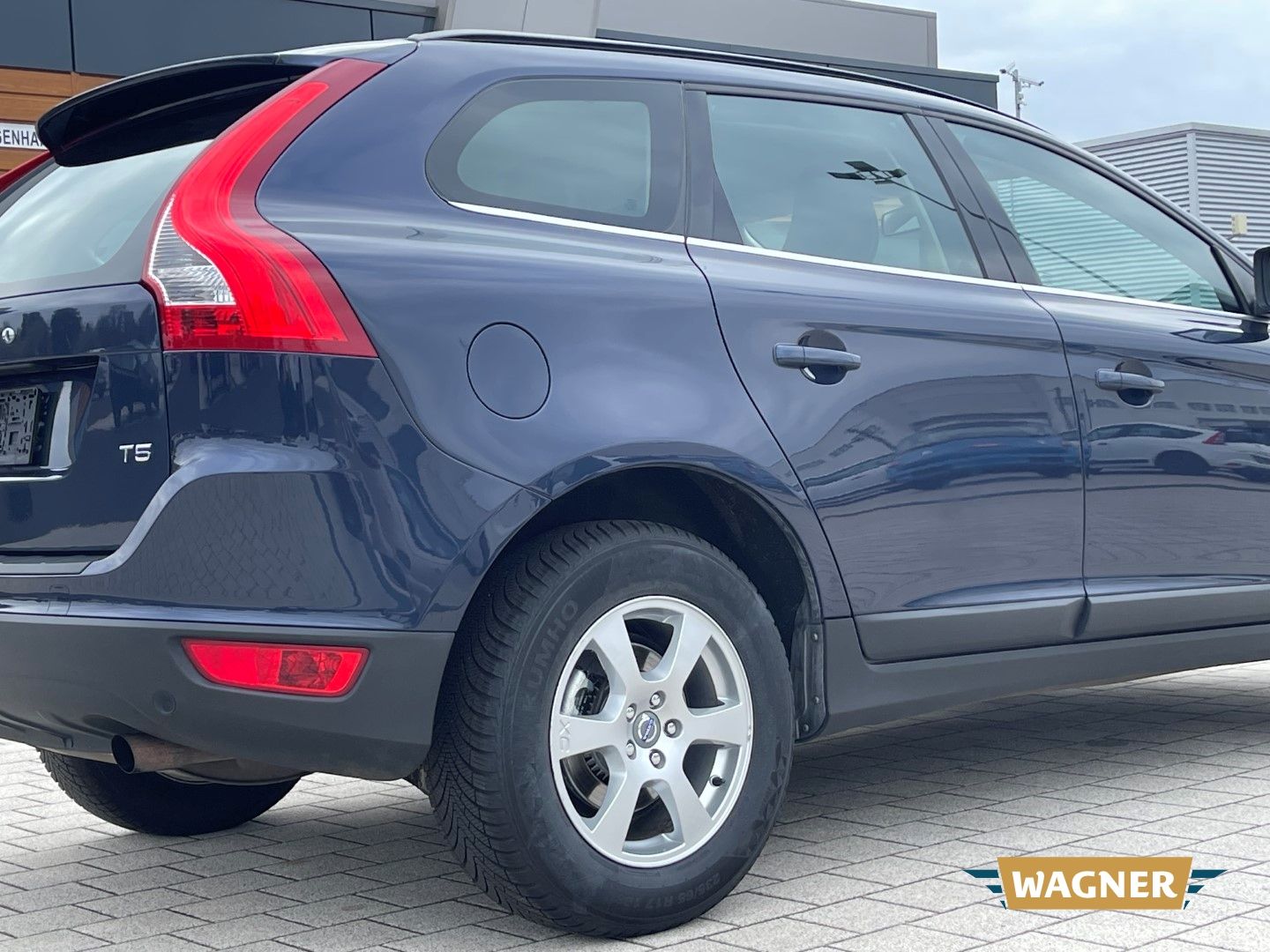Fahrzeugabbildung Volvo XC60 Momentum 2WD T5 Automatik Sitzheizung