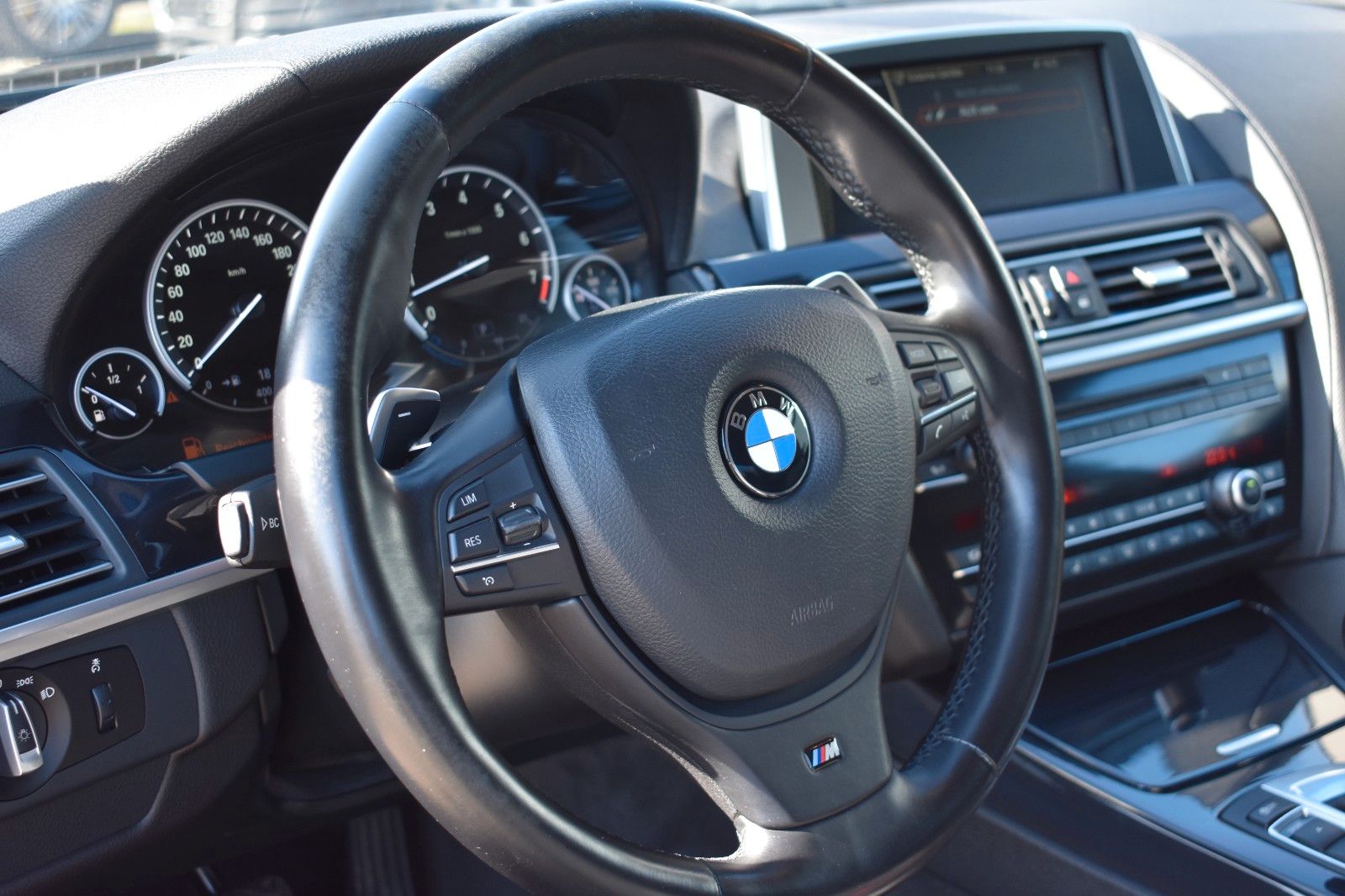 Fahrzeugabbildung BMW 640 i Coupe Schwarz Schwarz