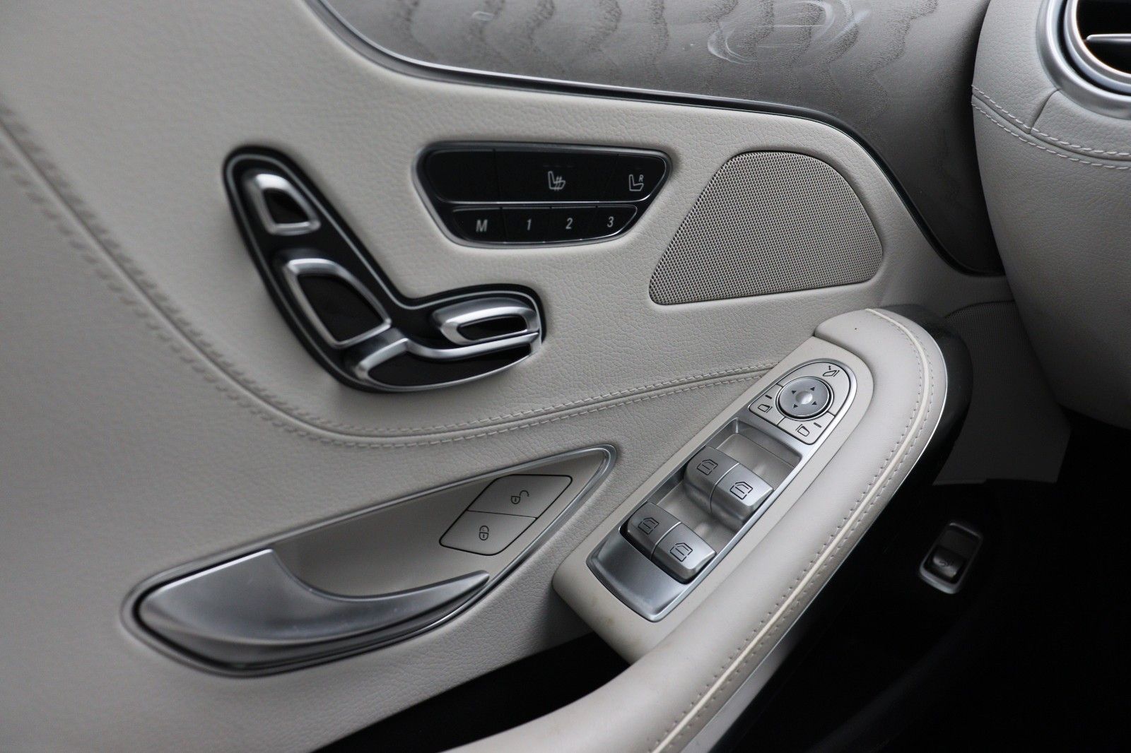 Fahrzeugabbildung Mercedes-Benz S-Klasse S 400 Coupe 4Matic