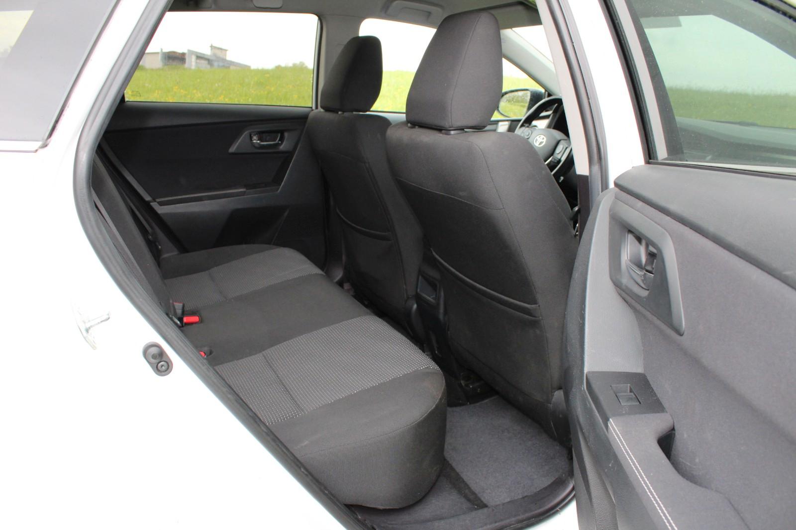 Toyota Auris 2014 — photo 7