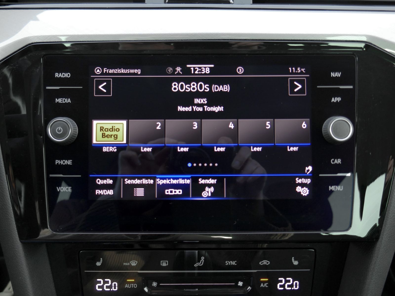 Fahrzeugabbildung Volkswagen Passat Variant Business 1.5 TSI DSG LED AHK RFK