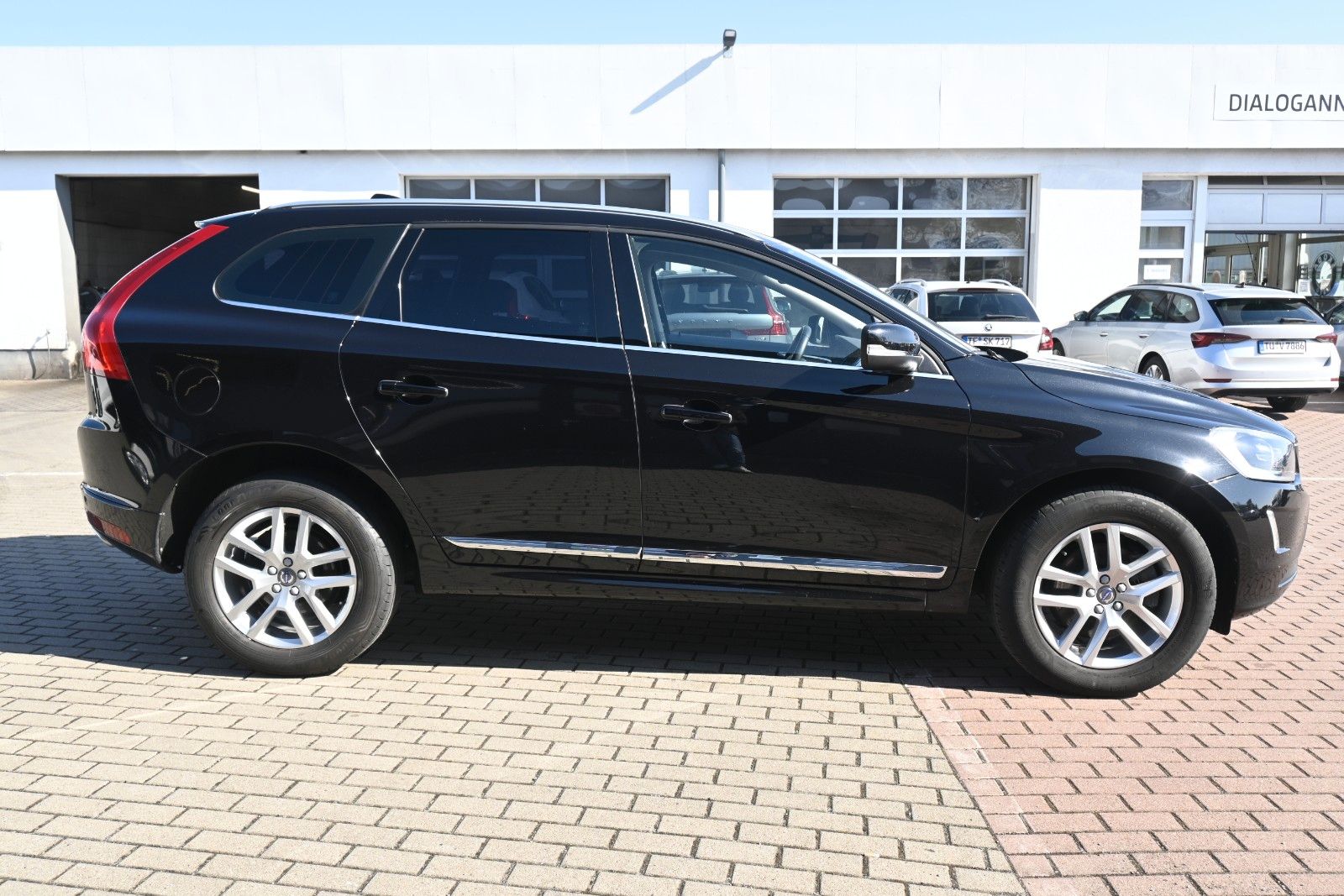 Fahrzeugabbildung Volvo XC60 D4 FWD Autom. Summum*STDHZG*RFK*