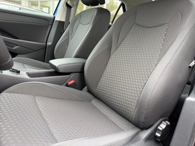 Fahrzeugabbildung Volkswagen T-Roc LIFE 1,5 eTSI DSG NAVI LED SHZ KEYLESS KAM