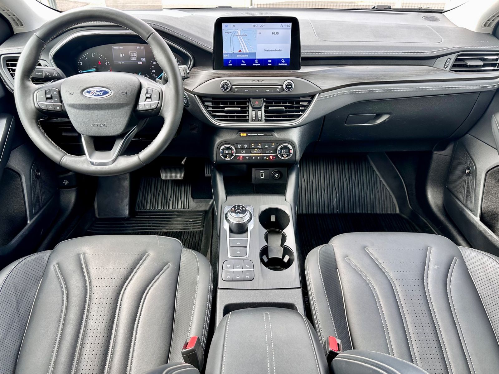 Fahrzeugabbildung Ford FOCUS TURNIER VIGNALE*PANO+LED+1.HAND*