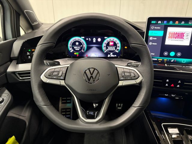 Golf VIII R-Line 2.0 TDI DSG IQ.LIGHT PANO NAVI