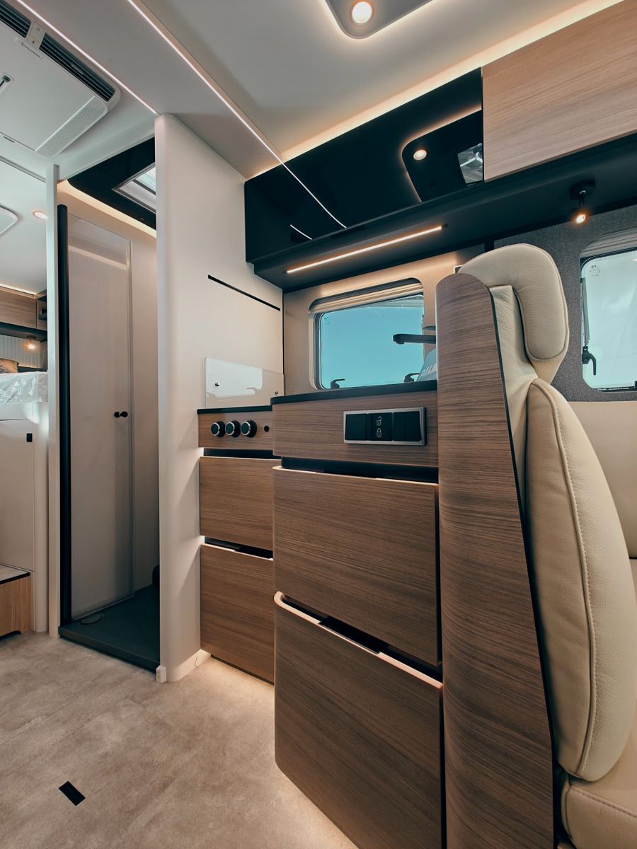 Fahrzeugabbildung HYMER / ERIBA / HYMERCAR B-KLASSE MC T 680 PREMIUM - MATARA TEAK by palmo