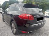 Porsche Cayenne S Hybrid Bi-Xenon, Schibedach, BOSE - mit Hybrid-Antrieb: Schiebedach, Geländewagen