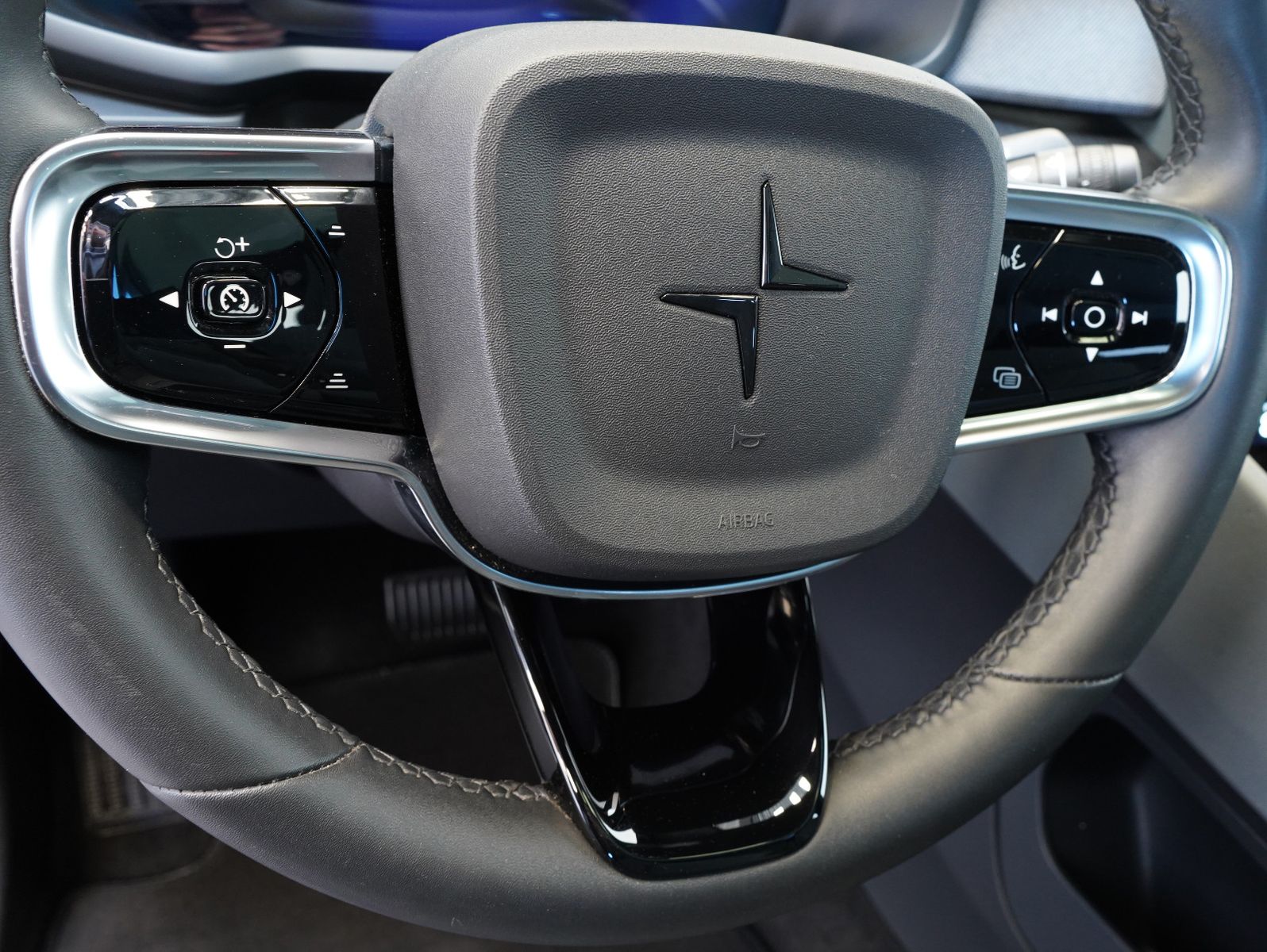Fahrzeugabbildung Polestar 2 Long Range Dual Motor AWD 78kWh PILOT/PLUS/SOH