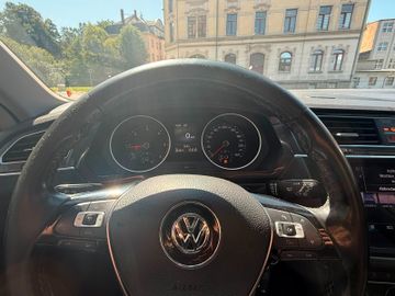 Volkswagen Tiguan - 10