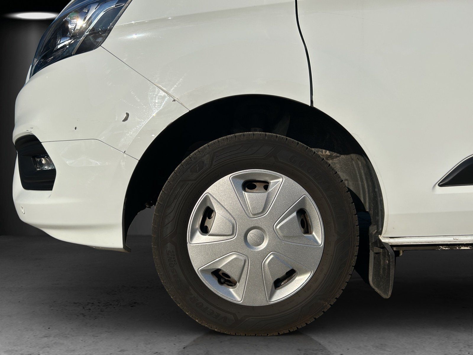 Fahrzeugabbildung Ford Transit Custom Kasten L2 Trend AHK Kamera GJR