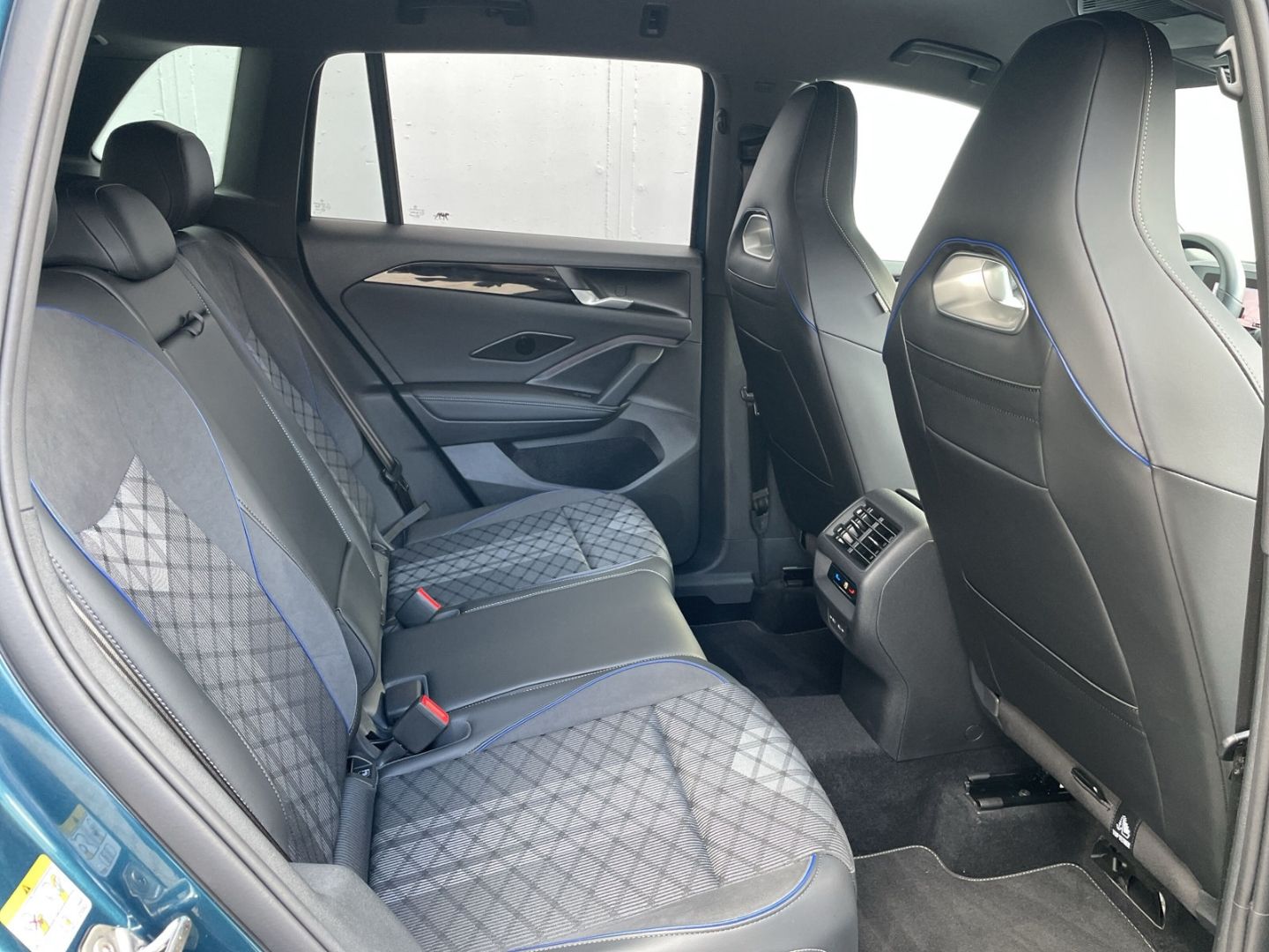 Tiguan 2.0 TDI R-Line Black Style 360°Kamera/AHK