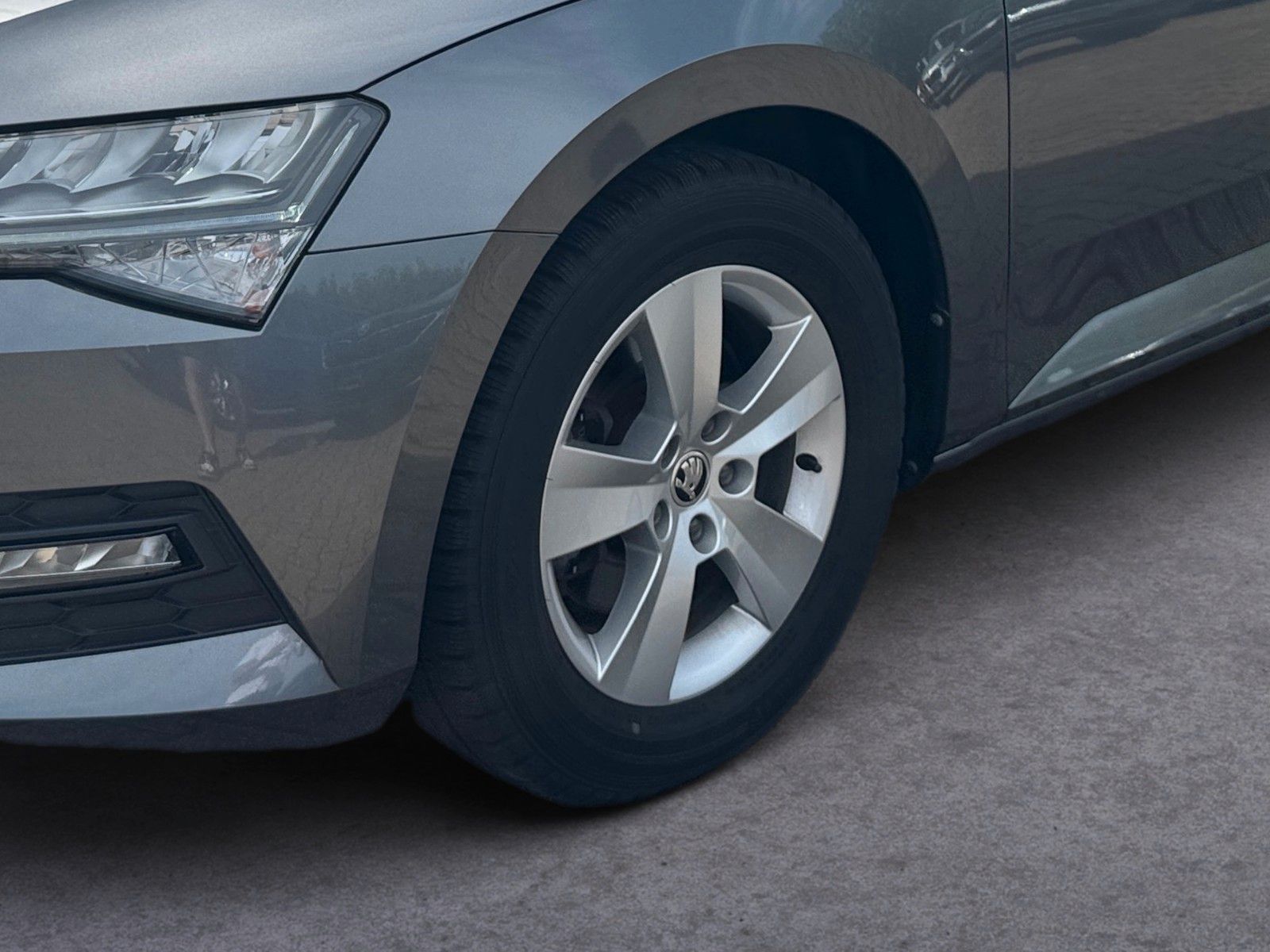 Fahrzeugabbildung SKODA Superb Combi Ambition 1.5 TSI