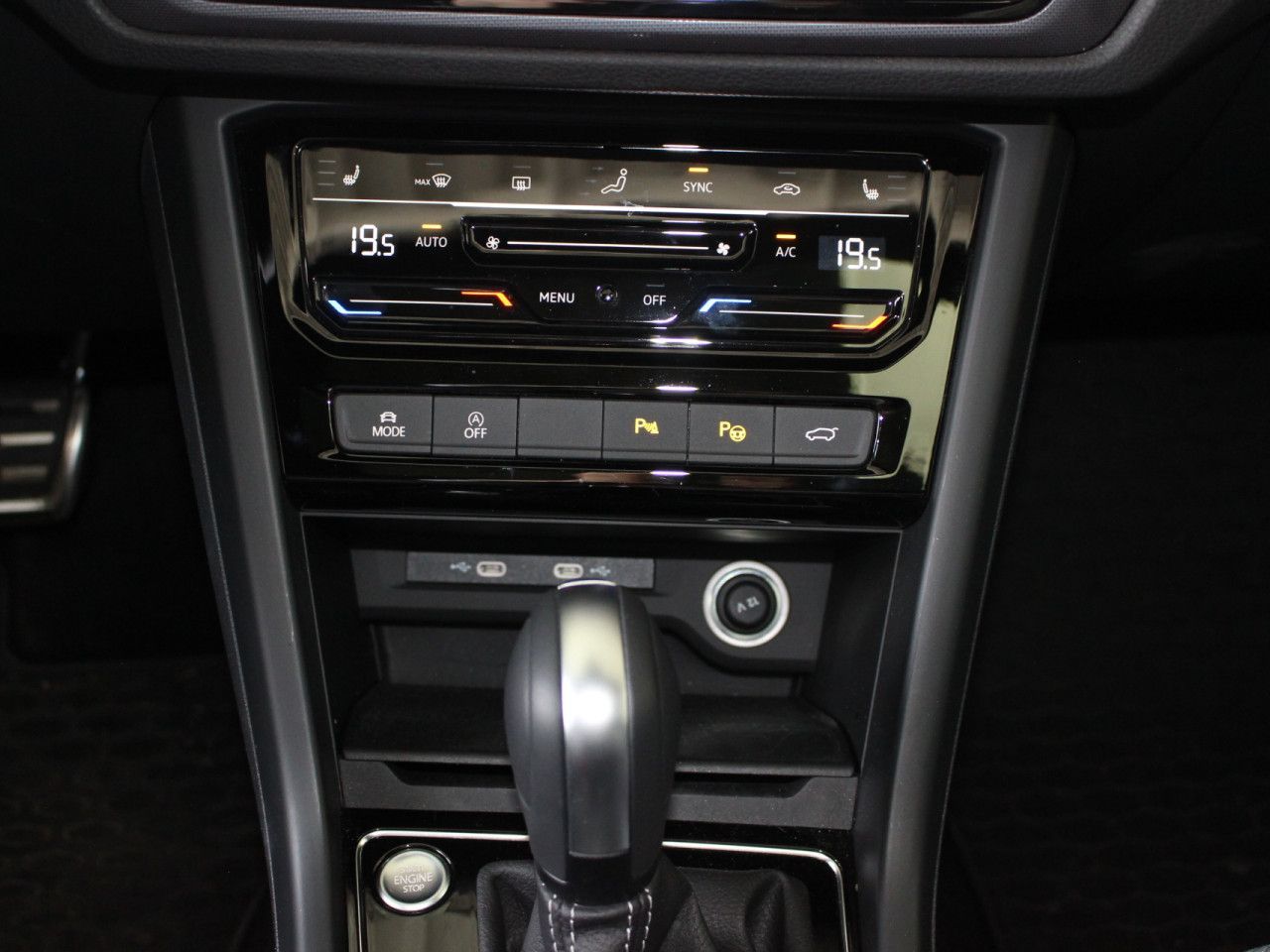 Fahrzeugabbildung Volkswagen Touran 1.5 TSI OPF Highline R-Line/Pano7.S./AHK