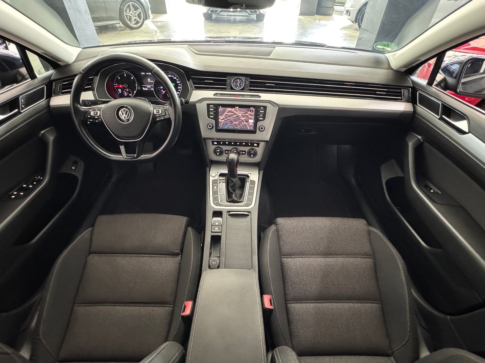 Fahrzeugabbildung Volkswagen Passat 2.0 TDI DSG COMFORTLINE NAVI LED AHK ACC