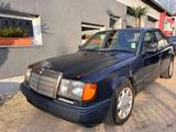 Mercedes-Benz E 200 D W124 Lim. - Mercedes-Benz E 200 aus 1990