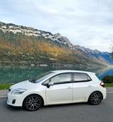 Toyota Auris Hybrid 2012. Neuer TÜV bis 2028 - Toyota aus 2012 mit Hybrid-Antrieb