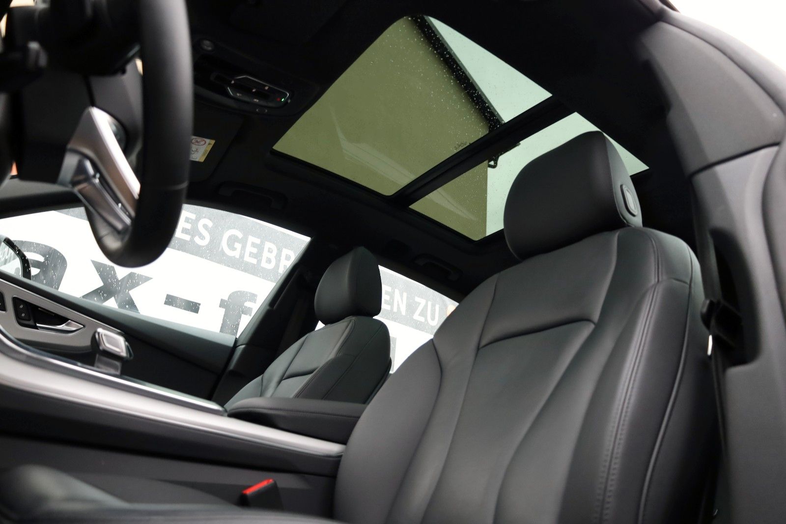 Fahrzeugabbildung Audi Q8 55 TFSI quattro, Navi,SH,Kamera,Panorama,B&O