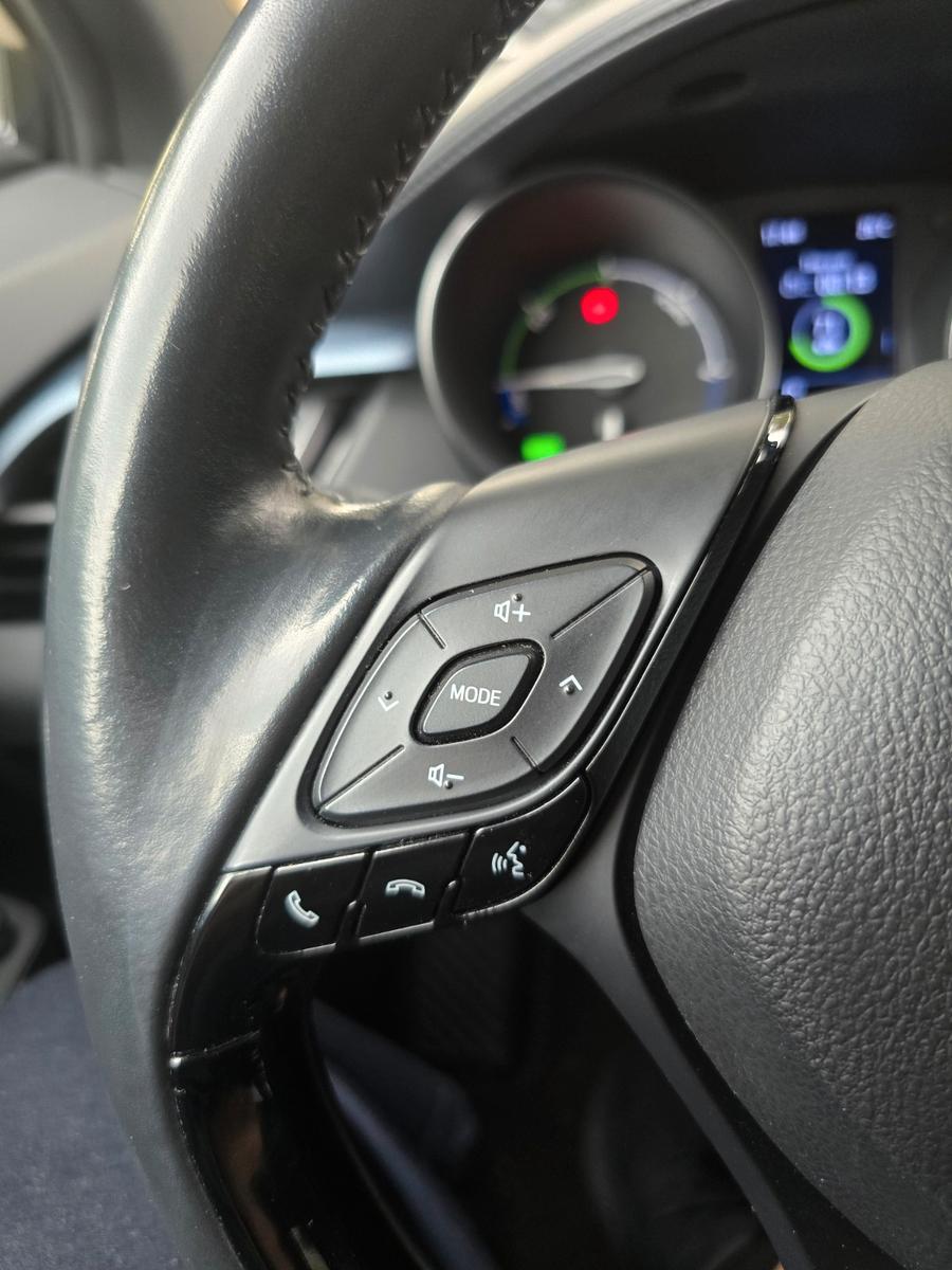 Toyota C-HR 2.0-l Hybrid Team D. *LED*CAM*SHZ*ACC*PDC