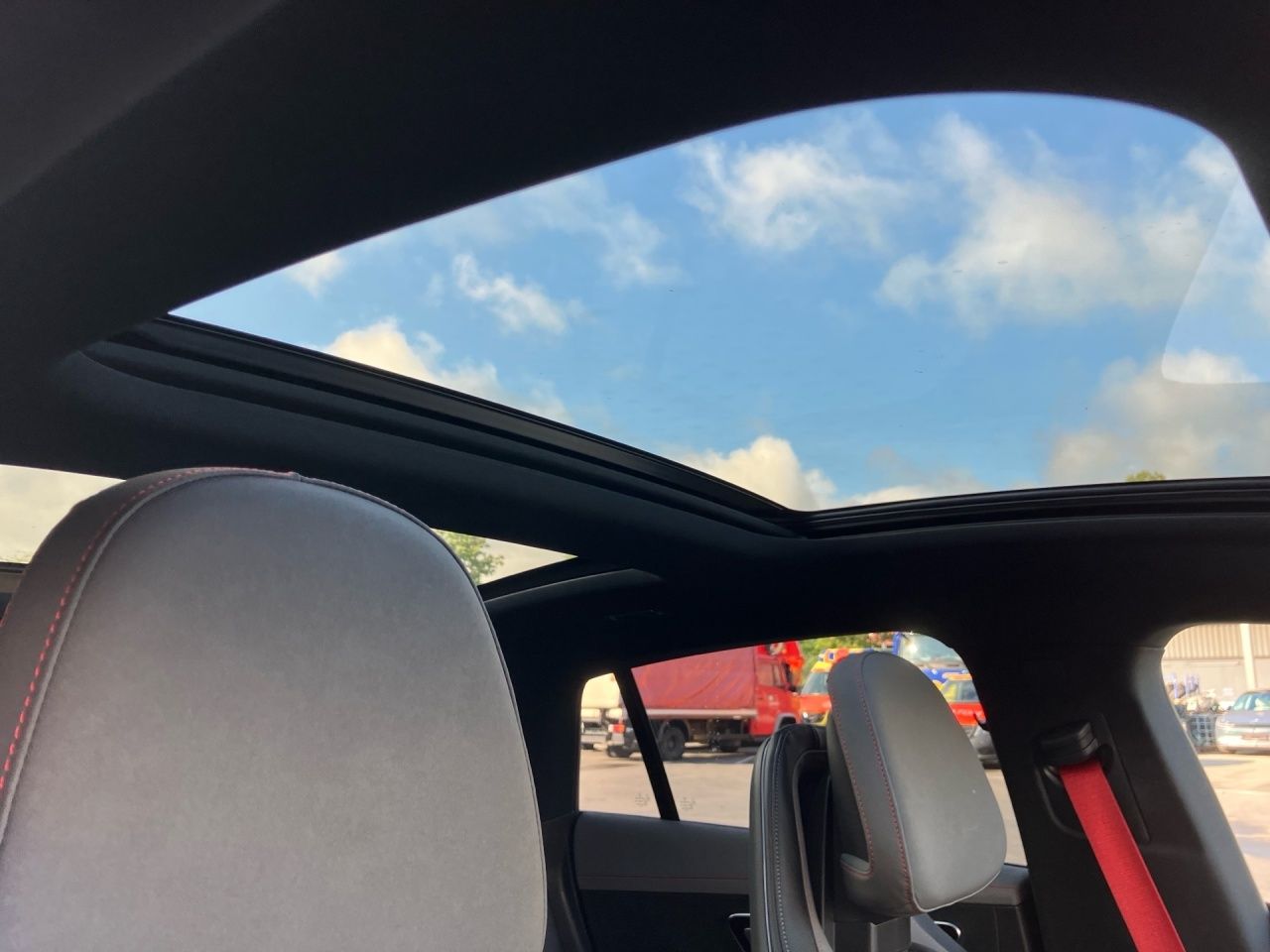 Fahrzeugabbildung Mercedes-Benz EQE 350 4M BONUS+AMG+PANO+360+DIST+PROJ.LED+BUR+