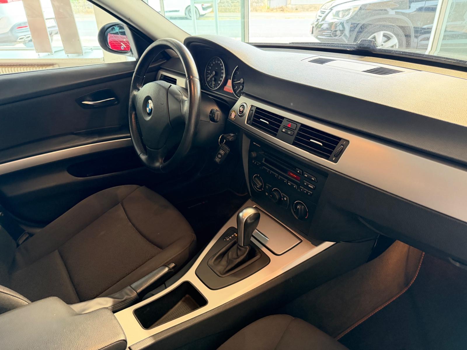 BMW 325i TOURING 218CH