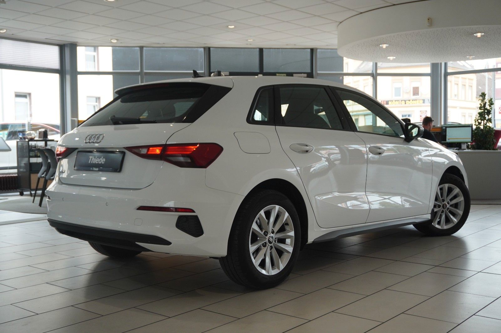 Fahrzeugabbildung Audi A3 Sportback 35 TFSI NAVI/LED/SPORT/SHZ/VIRT/DAB