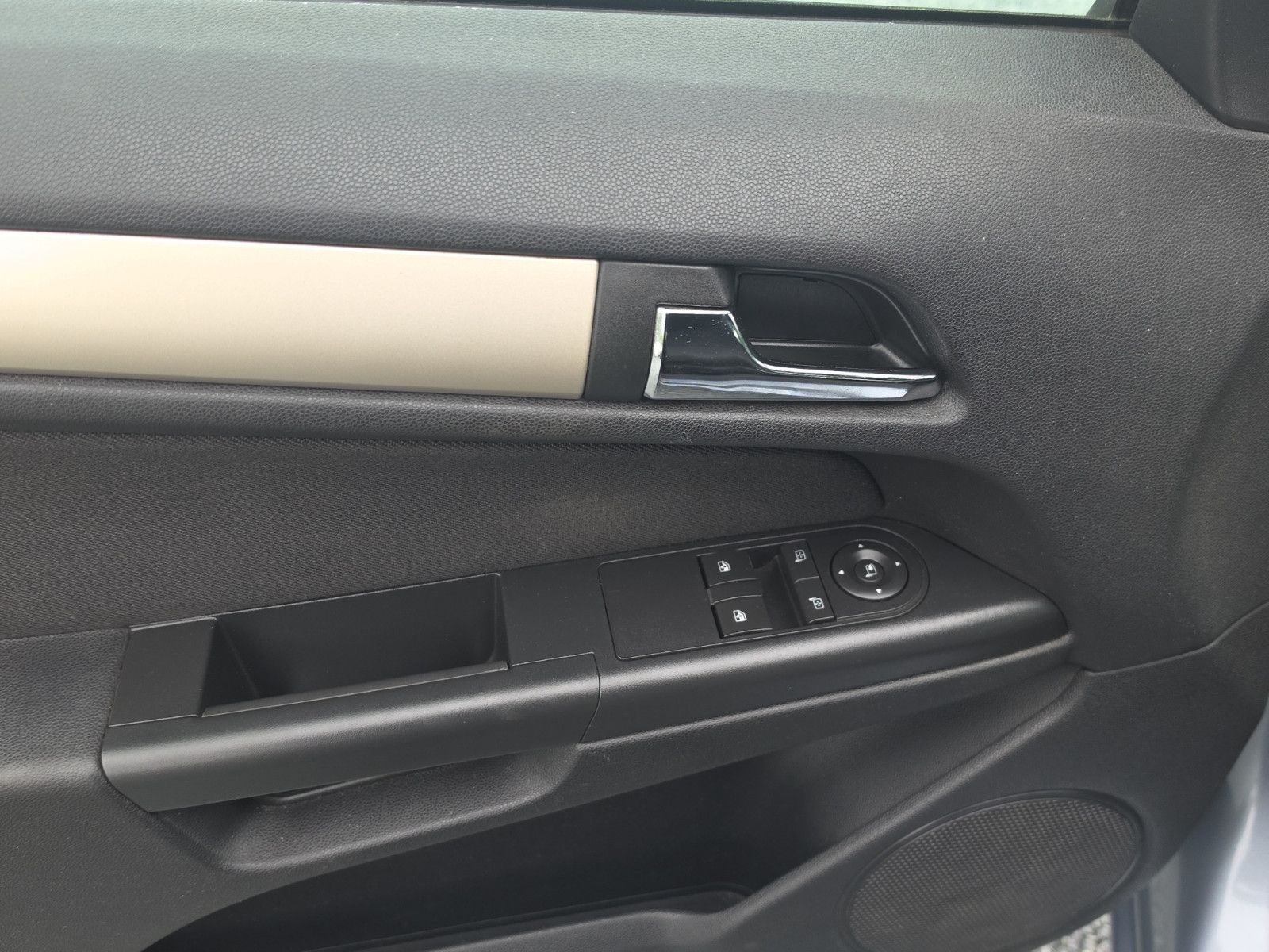 Fahrzeugabbildung Opel Astra H GTC Innovation TEMPOMAT KLIMA PDC