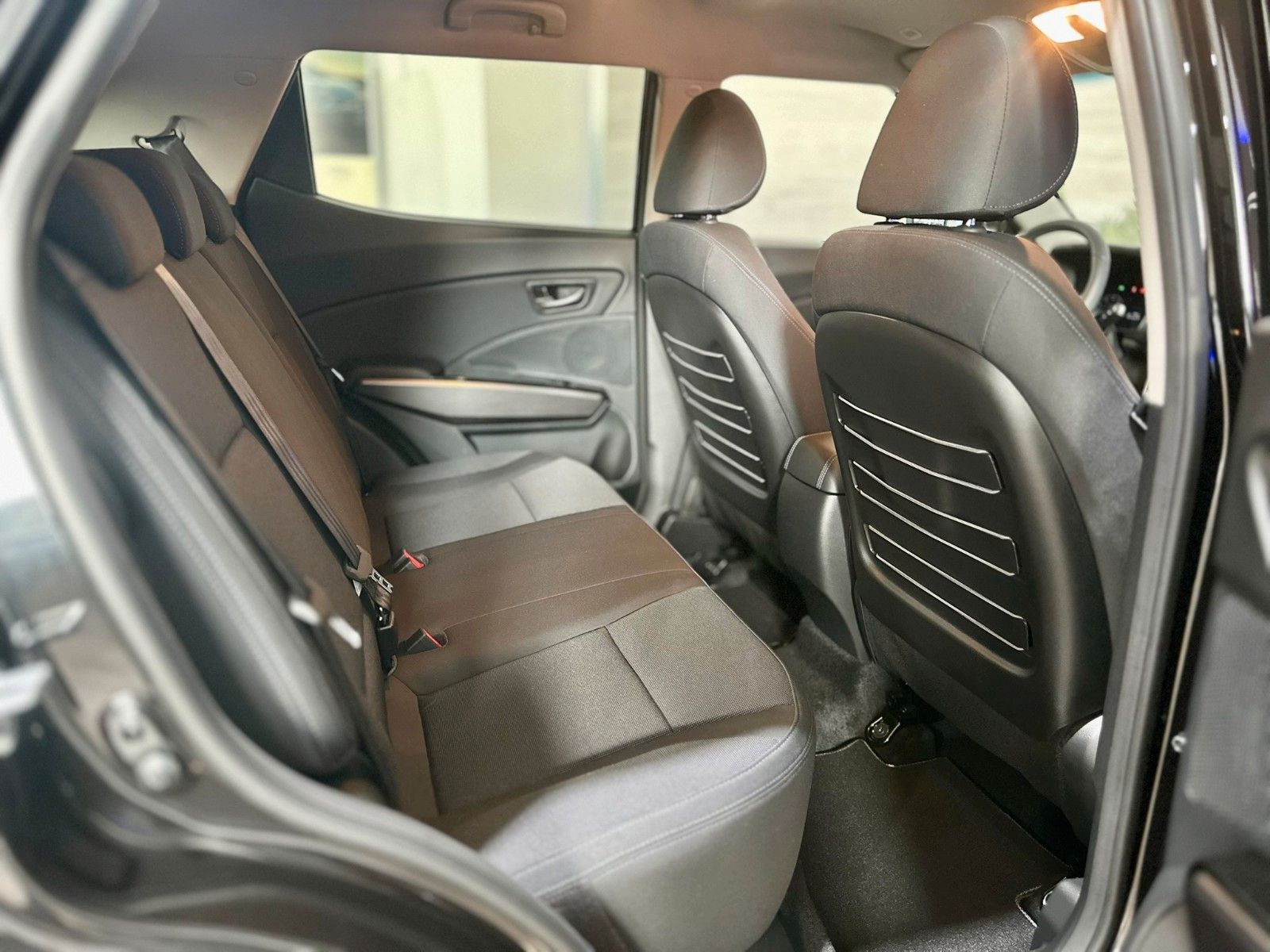 Fahrzeugabbildung Ssangyong KGM Tivoli Bliss *NAVI*LED*Klima*