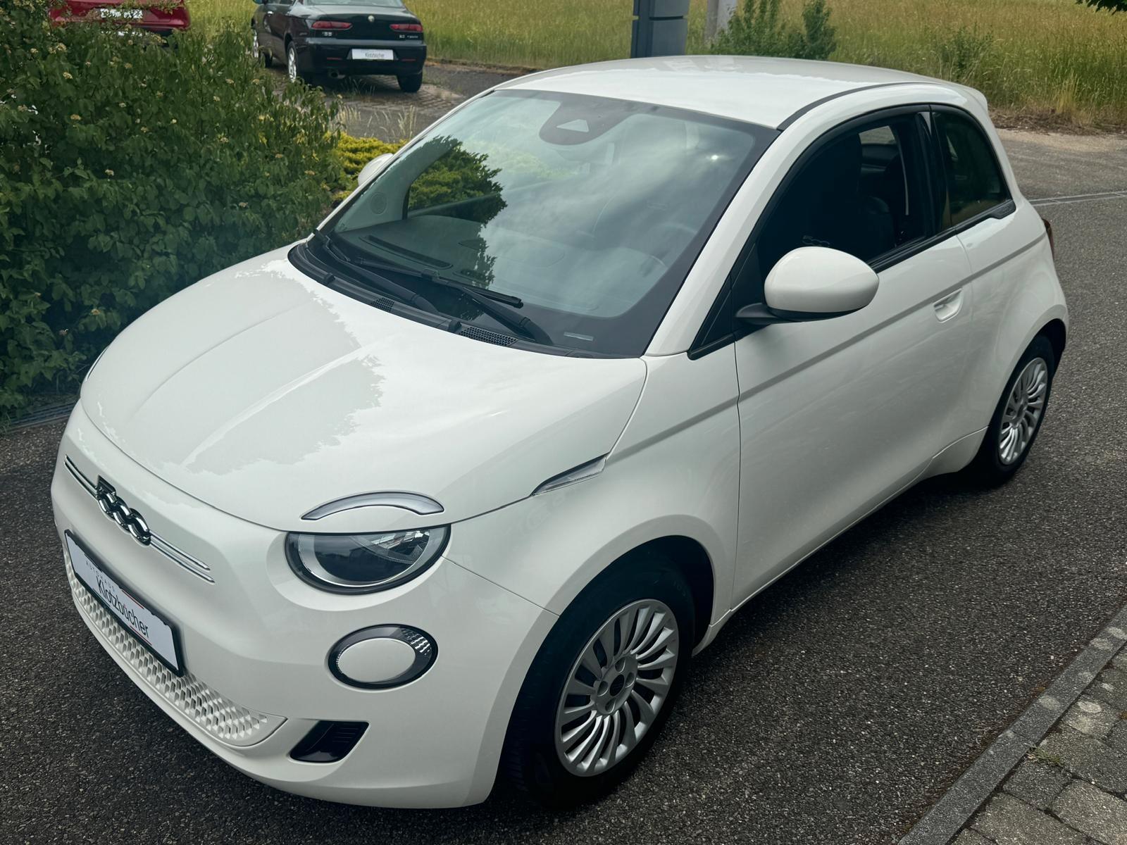 Fiat 500e  Action