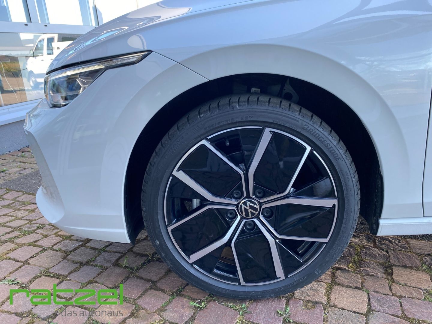 Fahrzeugabbildung Volkswagen Golf Edition 50 1.5eTSI DSG DCC+AHK+Harman+ACC